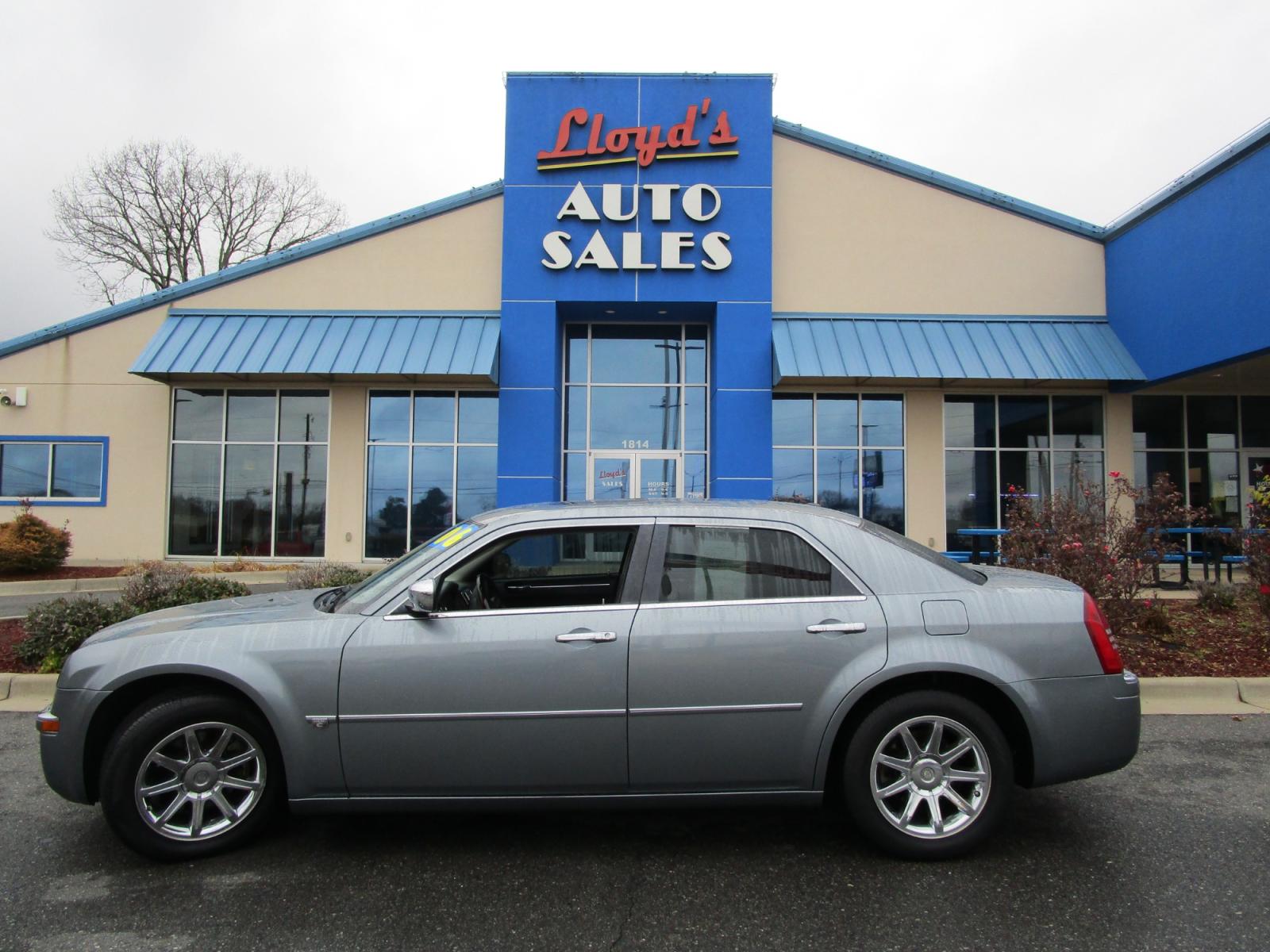 2006 Grey Chrysler 300 Touring (2C3LA53G56H) with an 3.5L V6 DOHC 24V engine, 4-Speed Automatic Overdrive transmission, located at 1814 Albert Pike Road, Hot Springs, AR, 71913, (501) 623-1717, 34.494228, -93.094070 - Photo #0